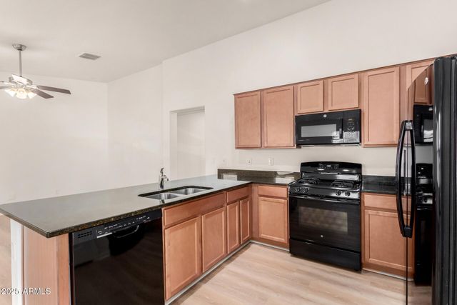 880 W HOT SPRINGS Trail, San Tan Valley, AZ 85140