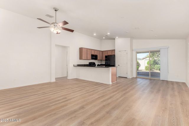 880 W HOT SPRINGS Trail, San Tan Valley, AZ 85140