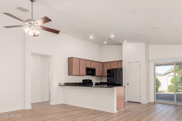 880 W HOT SPRINGS Trail, San Tan Valley, AZ 85140