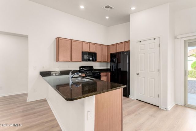 880 W HOT SPRINGS Trail, San Tan Valley, AZ 85140