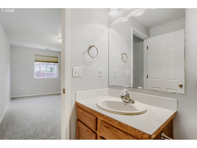 6508 Ne DOGWOOD St, Hillsboro, OR 97124