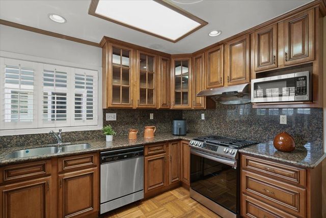 33 Escondido Avenue, San Francisco, CA 94132