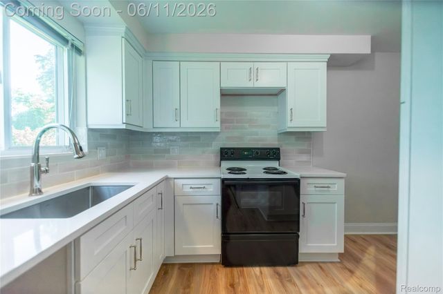 502 W Houstonia Avenue, Royal Oak, MI 48073