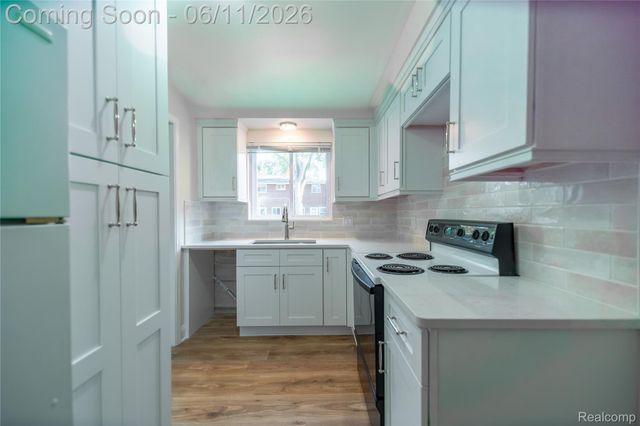 502 W Houstonia Avenue, Royal Oak, MI 48073
