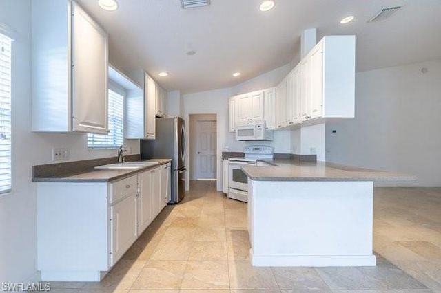 7872 Umberto CT, Naples, FL 34114