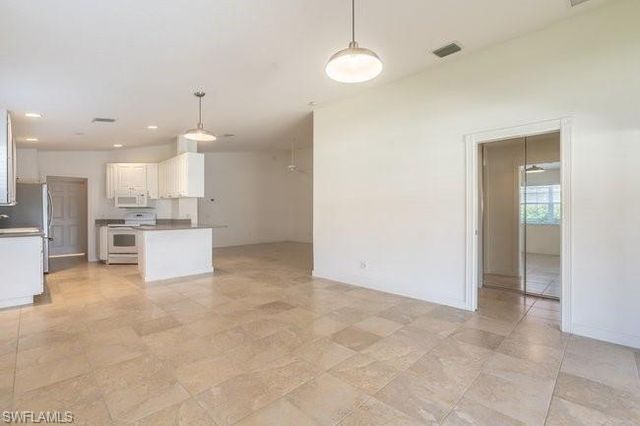 7872 Umberto CT, Naples, FL 34114