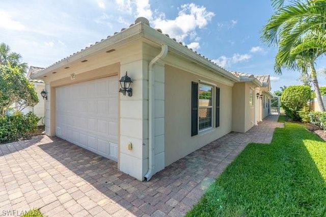 7872 Umberto CT, Naples, FL 34114
