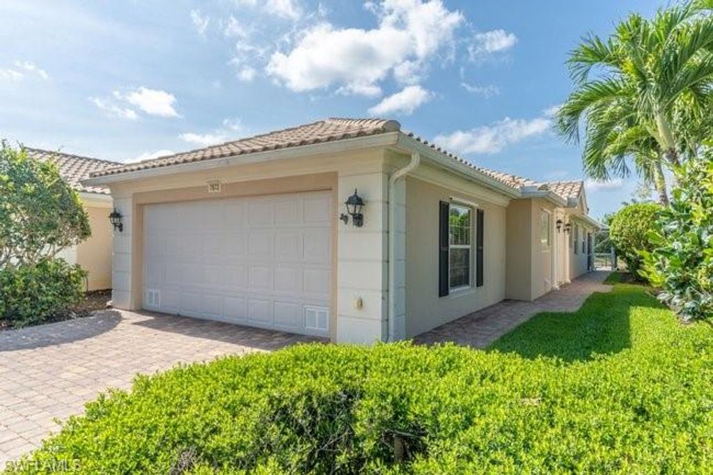 7872 Umberto CT, Naples, FL 34114
