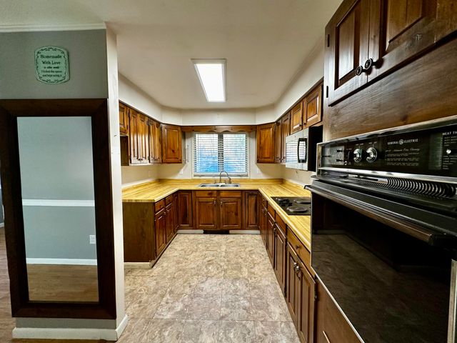 275 Reservoir Road, Peru, NY 12972