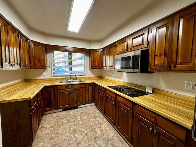 275 Reservoir Road, Peru, NY 12972