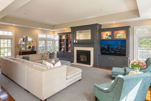117 Forest St, Wellesley, MA 02481