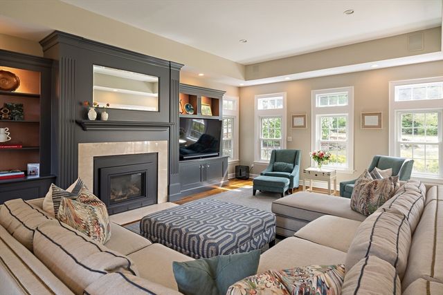 117 Forest St, Wellesley, MA 02481