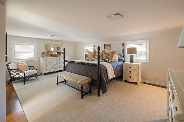 117 Forest St, Wellesley, MA 02481
