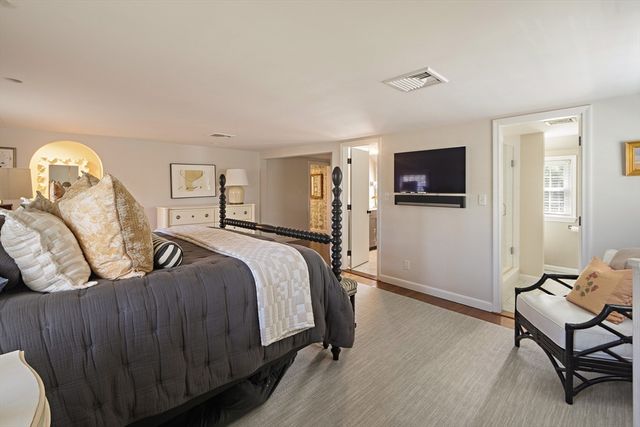 117 Forest St, Wellesley, MA 02481