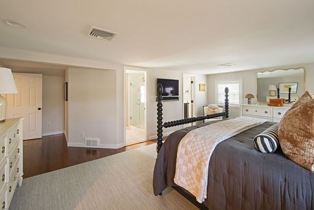 117 Forest St, Wellesley, MA 02481