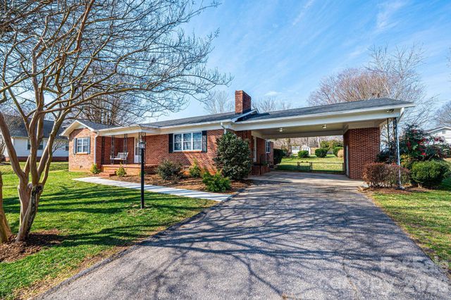 1425 5th Street NE, Hickory, NC 28601