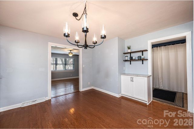 1425 5th Street NE, Hickory, NC 28601