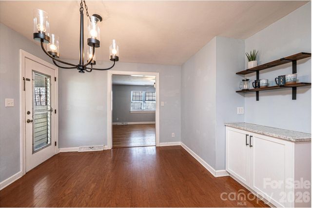 1425 5th Street NE, Hickory, NC 28601