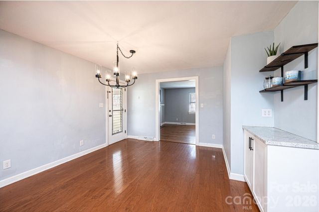 1425 5th Street NE, Hickory, NC 28601
