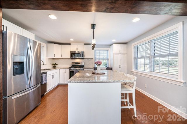 1425 5th Street NE, Hickory, NC 28601