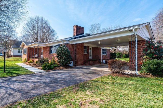 1425 5th Street NE, Hickory, NC 28601