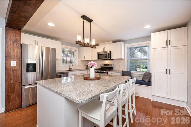 1425 5th Street NE, Hickory, NC 28601