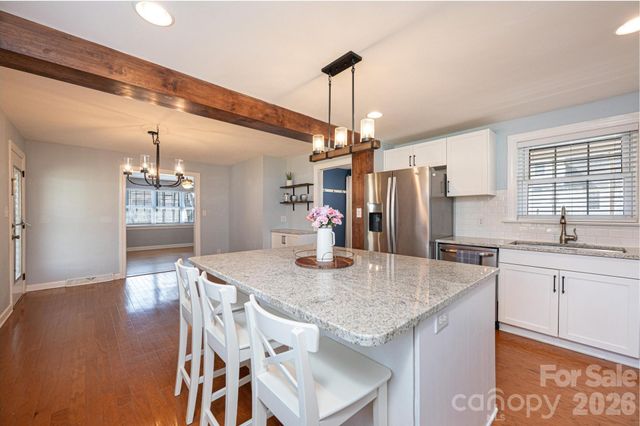 1425 5th Street NE, Hickory, NC 28601