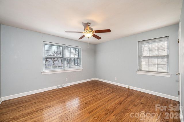 1425 5th Street NE, Hickory, NC 28601