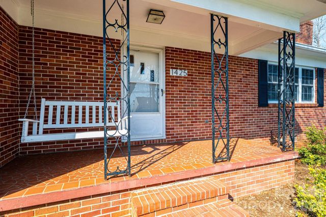 1425 5th Street NE, Hickory, NC 28601