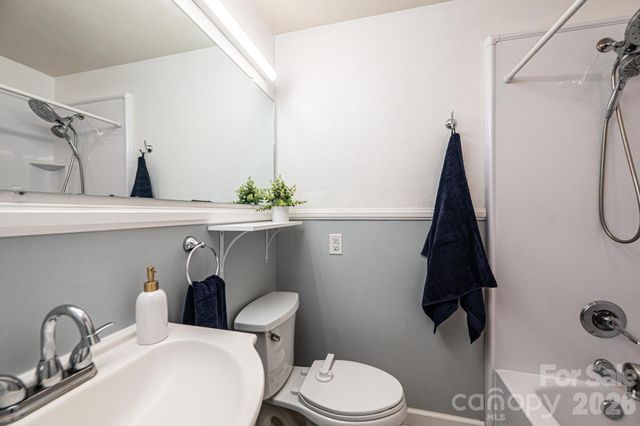 1425 5th Street NE, Hickory, NC 28601
