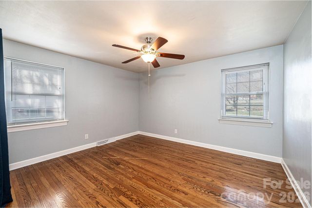 1425 5th Street NE, Hickory, NC 28601