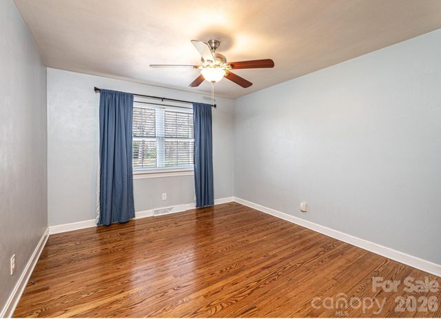 1425 5th Street NE, Hickory, NC 28601