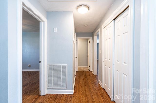 1425 5th Street NE, Hickory, NC 28601