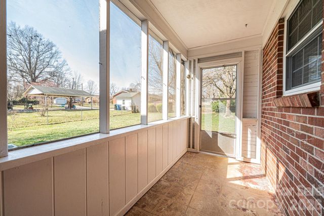 1425 5th Street NE, Hickory, NC 28601