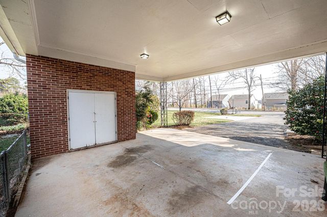1425 5th Street NE, Hickory, NC 28601