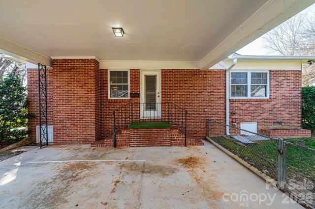 1425 5th Street NE, Hickory, NC 28601