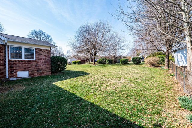 1425 5th Street NE, Hickory, NC 28601