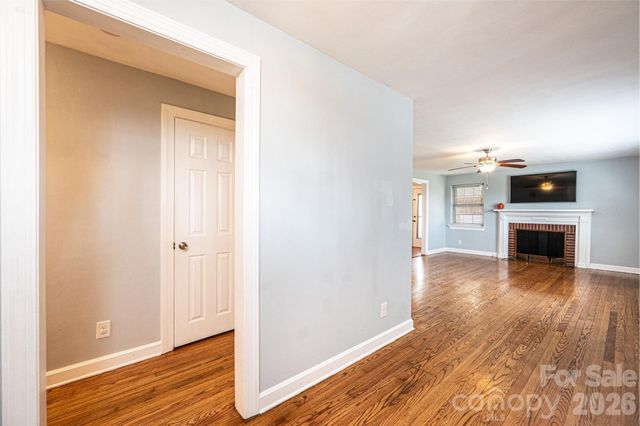 1425 5th Street NE, Hickory, NC 28601