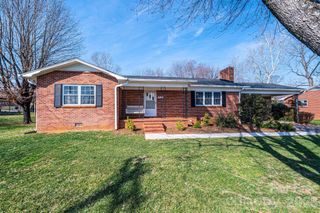 1425 5th Street NE, Hickory, NC 28601