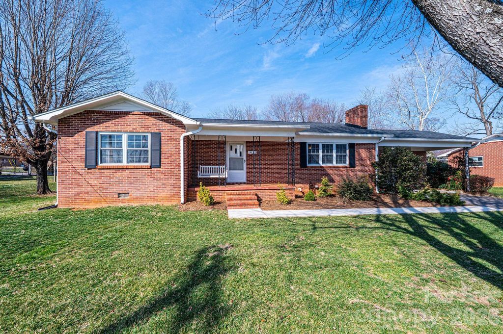1425 5th Street NE, Hickory, NC 28601