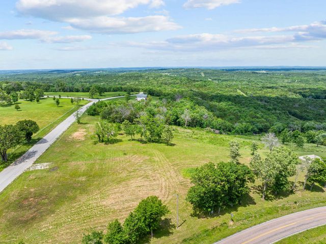 110 Stage Coach Road, Kirbyville, MO 65679