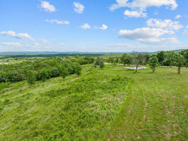 110 Stage Coach Road, Kirbyville, MO 65679