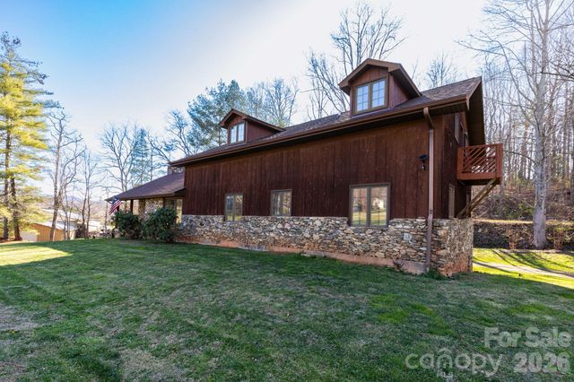 586 Justice Ridge Road, Candler, NC 28715