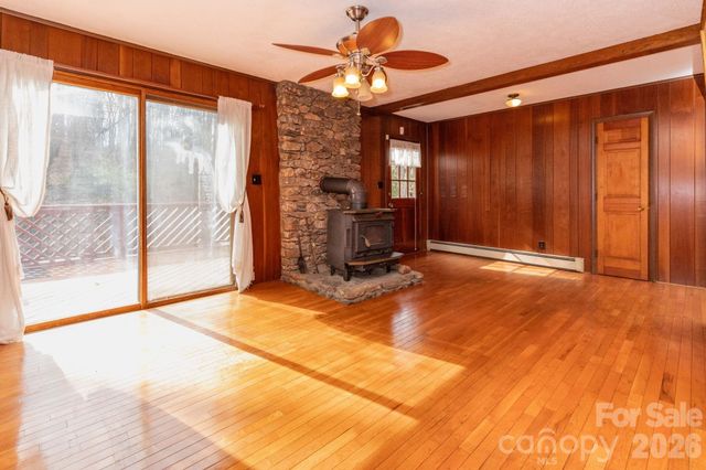 586 Justice Ridge Road, Candler, NC 28715