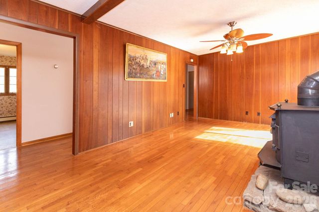 586 Justice Ridge Road, Candler, NC 28715