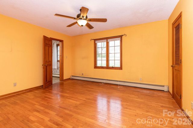586 Justice Ridge Road, Candler, NC 28715