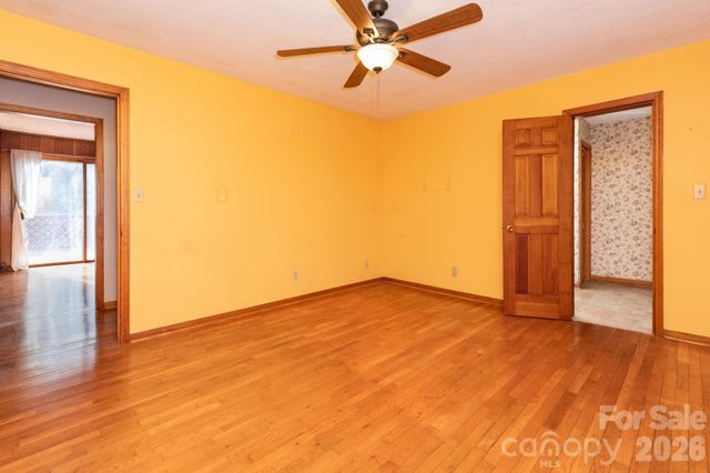 586 Justice Ridge Road, Candler, NC 28715