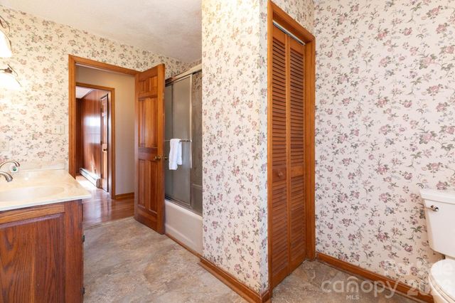 586 Justice Ridge Road, Candler, NC 28715
