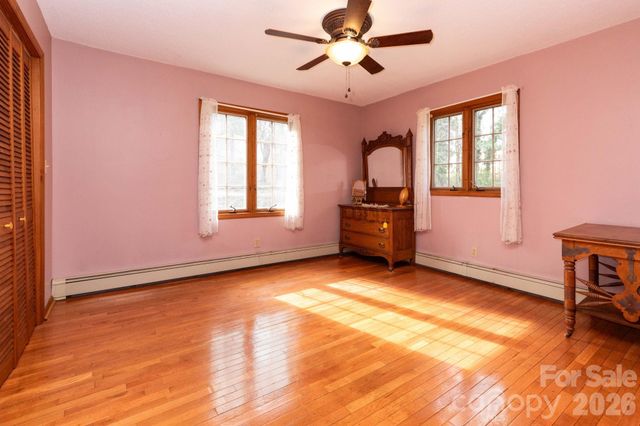 586 Justice Ridge Road, Candler, NC 28715
