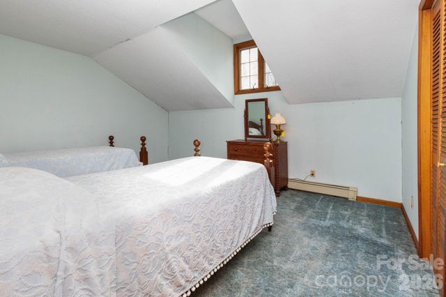 586 Justice Ridge Road, Candler, NC 28715